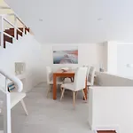 Vila Dos Lirios - Blue Sea